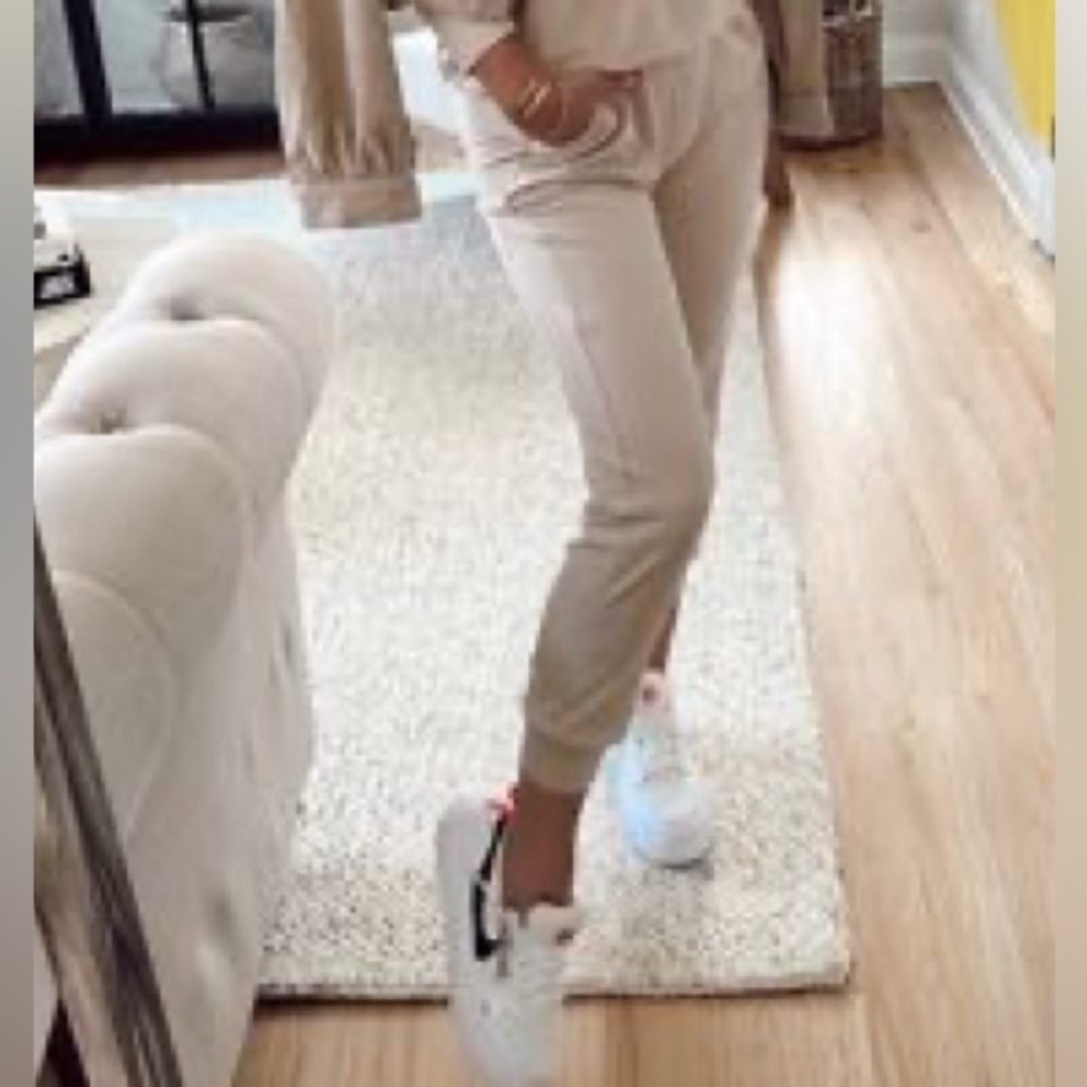 Athleta Women's hybrid trek Joggers